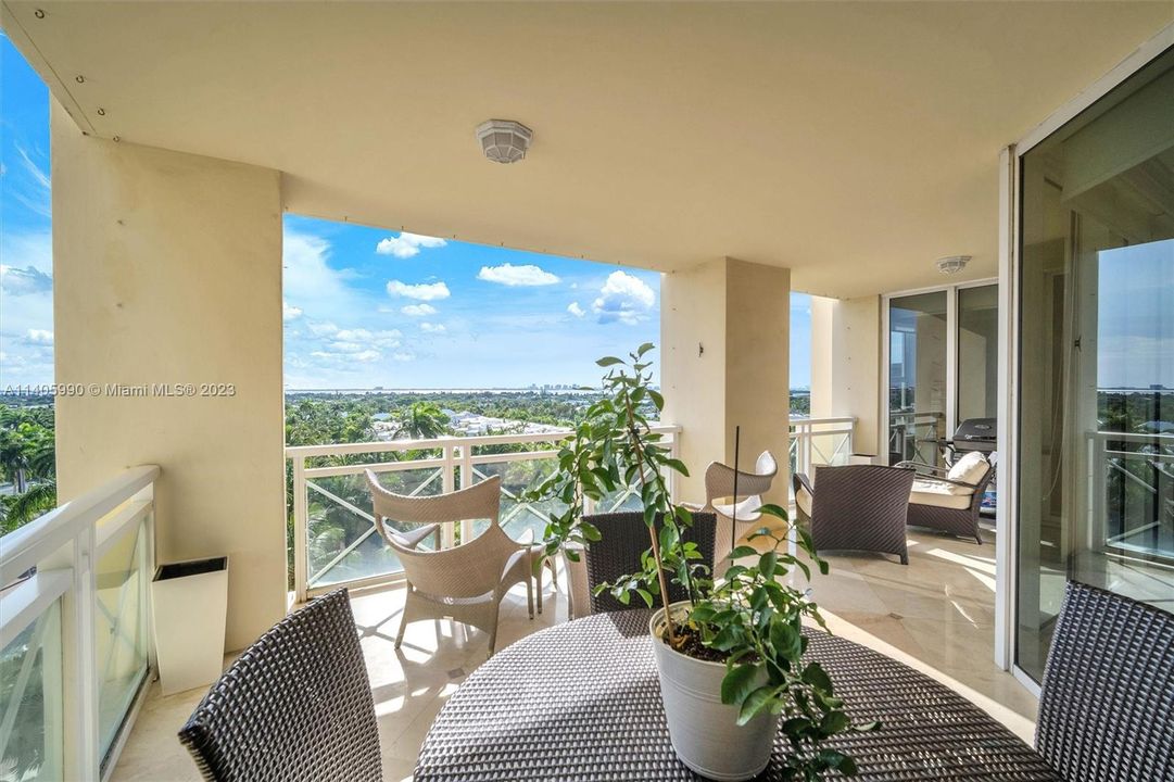 Recently Sold: $2,900,000 (2 beds, 3 baths, 2570 Square Feet)