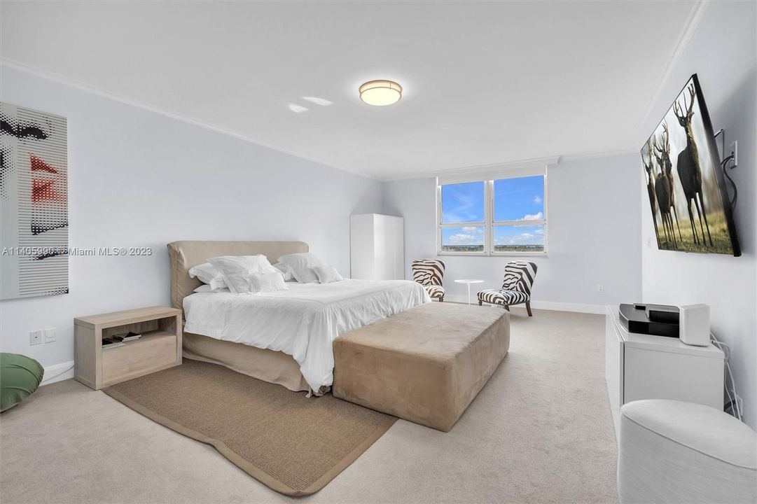 Recently Sold: $2,900,000 (2 beds, 3 baths, 2570 Square Feet)