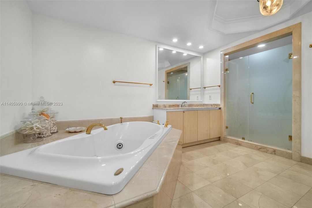Recently Sold: $2,900,000 (2 beds, 3 baths, 2570 Square Feet)