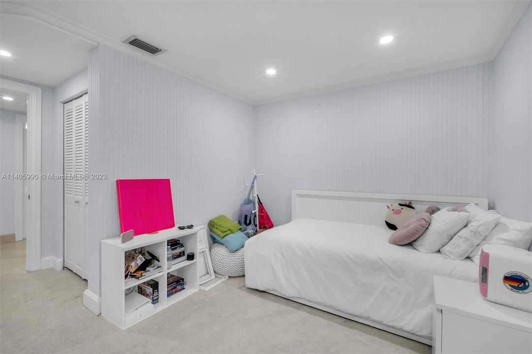 Recently Sold: $2,900,000 (2 beds, 3 baths, 2570 Square Feet)