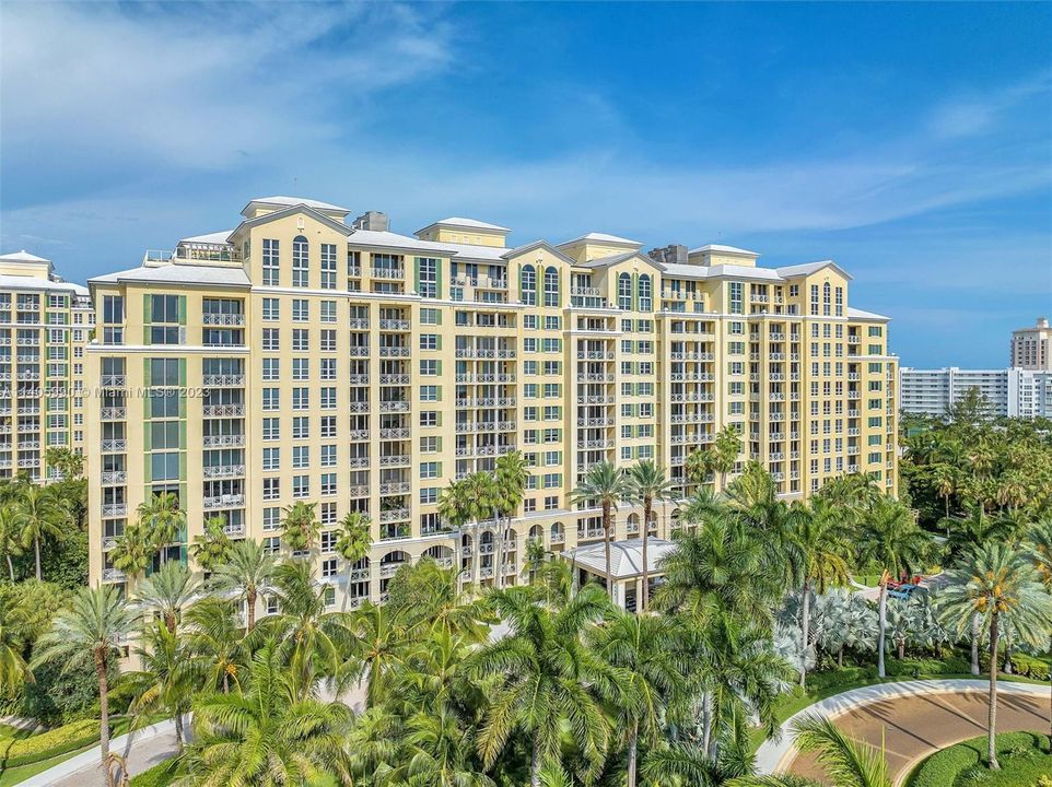 Recently Sold: $2,900,000 (2 beds, 3 baths, 2570 Square Feet)