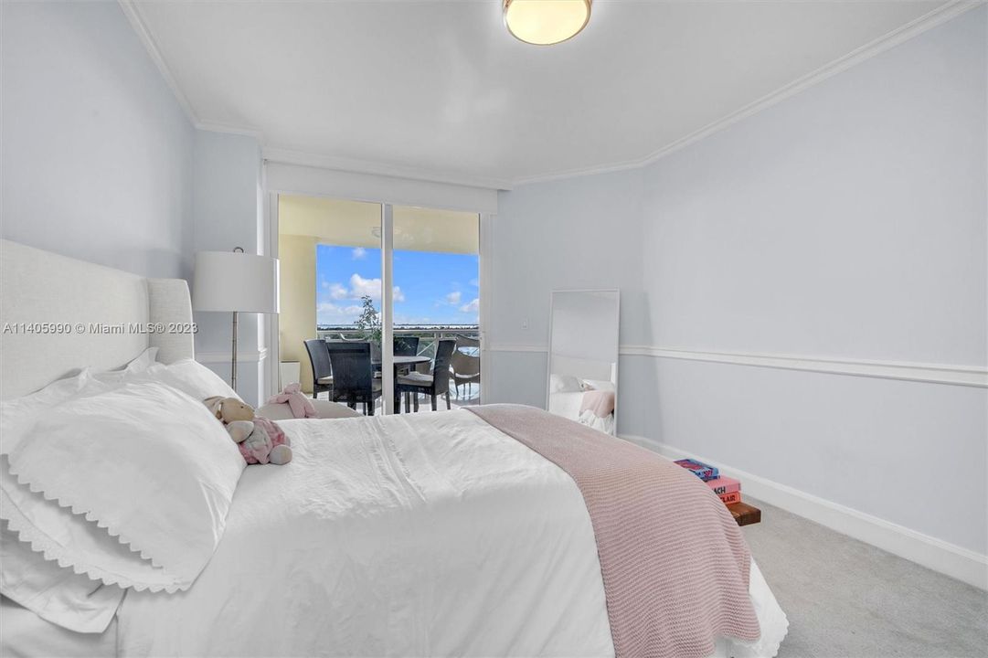 Recently Sold: $2,900,000 (2 beds, 3 baths, 2570 Square Feet)