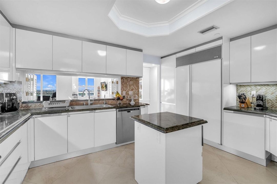 Recently Sold: $2,900,000 (2 beds, 3 baths, 2570 Square Feet)