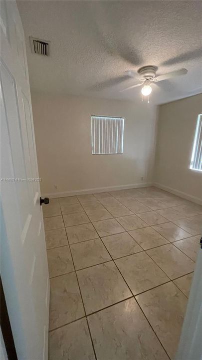 Recently Rented: $2,900 (3 beds, 2 baths, 1570 Square Feet)