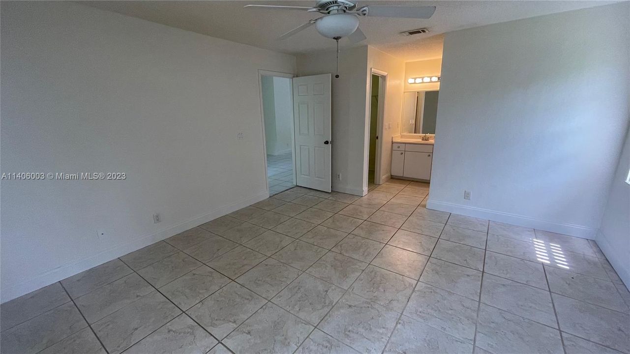 Recently Rented: $2,900 (3 beds, 2 baths, 1570 Square Feet)