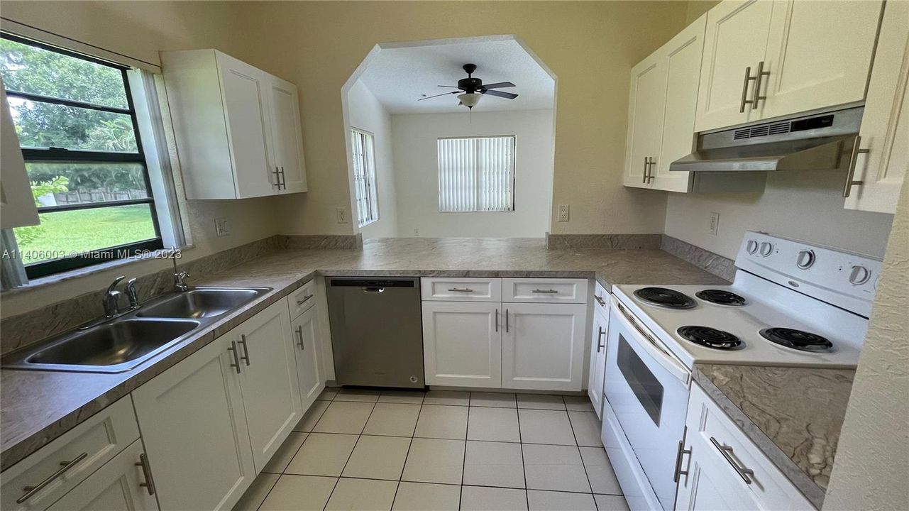 Recently Rented: $2,900 (3 beds, 2 baths, 1570 Square Feet)