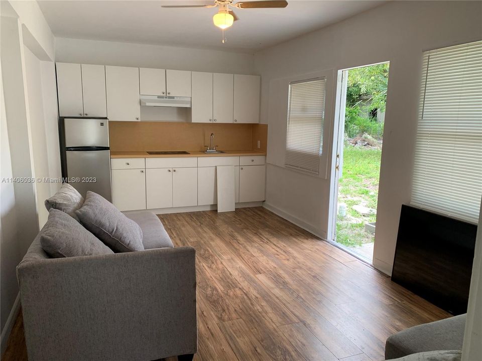 Recently Rented: $1,200 (1 beds, 1 baths, 1513 Square Feet)