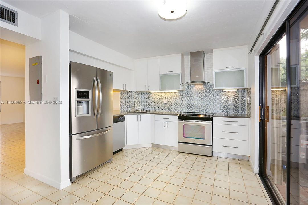 Recently Sold: $435,000 (2 beds, 2 baths, 1152 Square Feet)