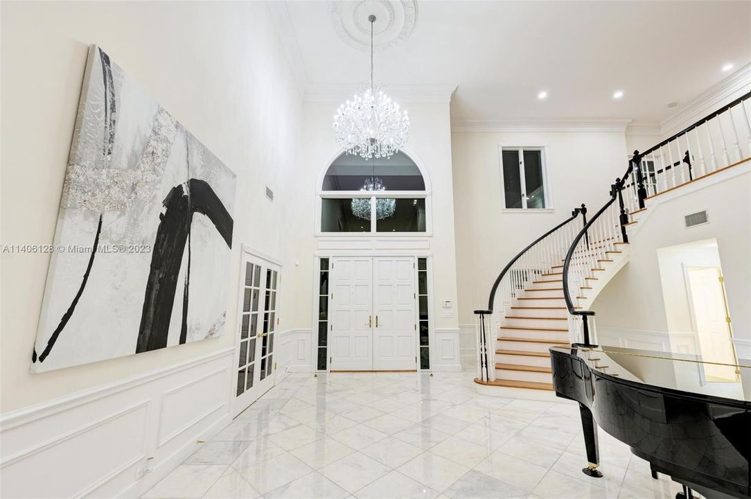 Recently Sold: $3,988,000 (5 beds, 5 baths, 8383 Square Feet)