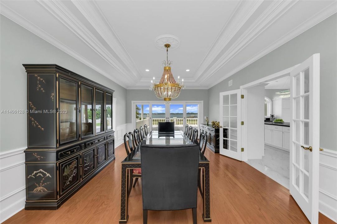 Recently Sold: $3,988,000 (5 beds, 5 baths, 8383 Square Feet)