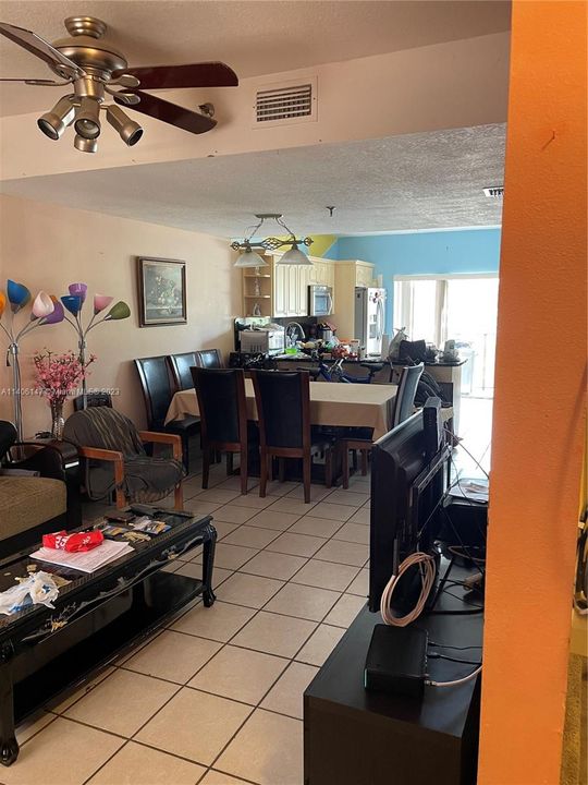 Recently Rented: $2,300 (2 beds, 2 baths, 1250 Square Feet)