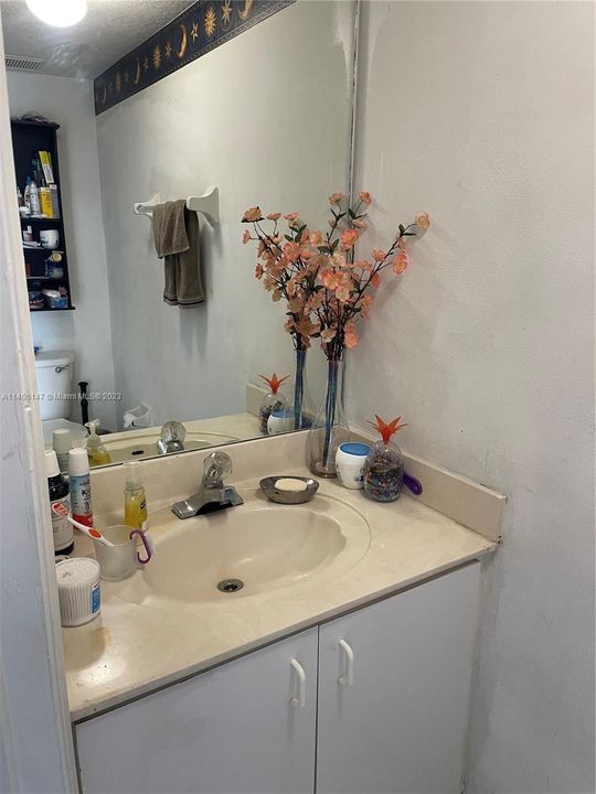 Recently Rented: $2,300 (2 beds, 2 baths, 1250 Square Feet)