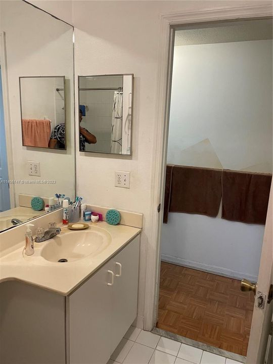 Recently Rented: $2,300 (2 beds, 2 baths, 1250 Square Feet)