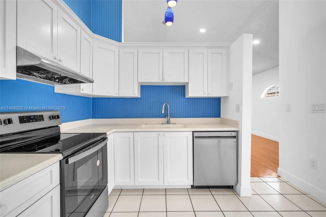 Lots of storage with brand new stainless steel appliances