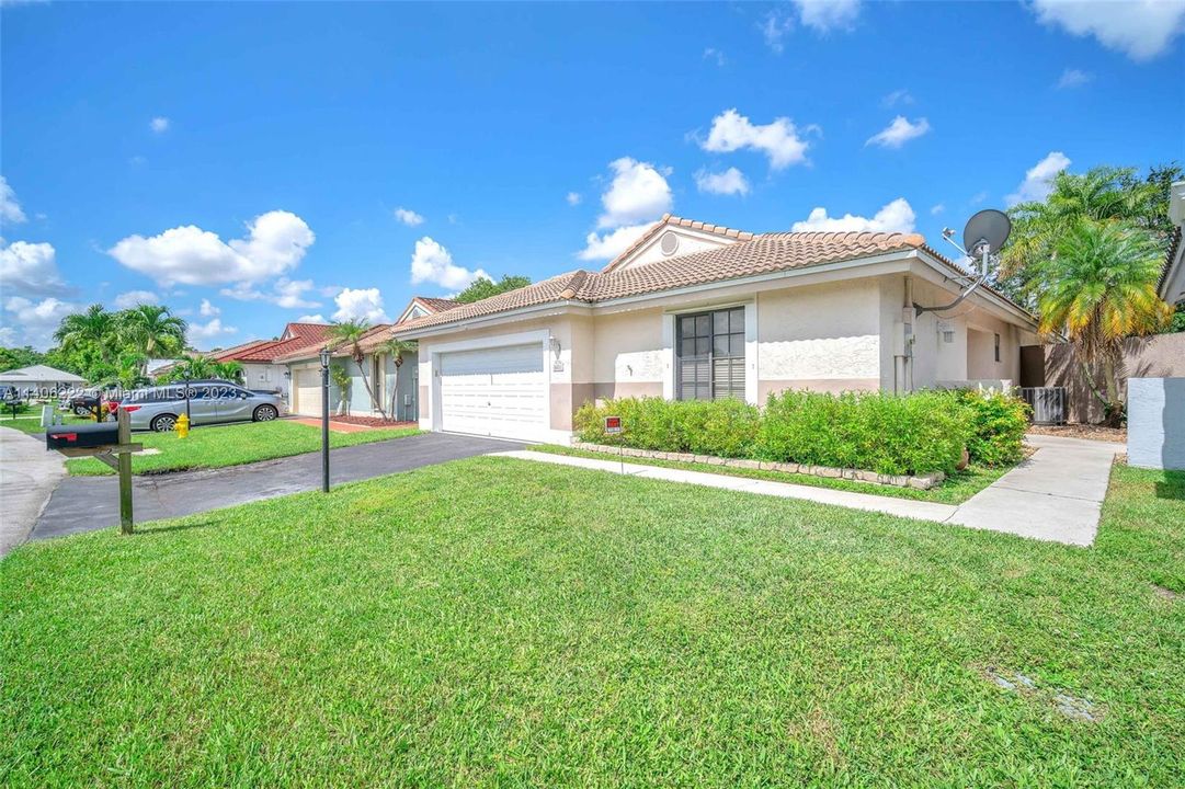 Recently Rented: $3,500 (2 beds, 2 baths, 1742 Square Feet)