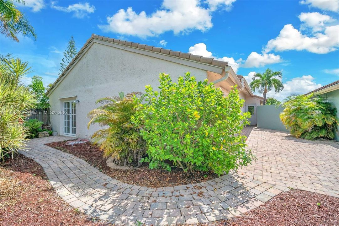 Recently Rented: $3,500 (2 beds, 2 baths, 1742 Square Feet)