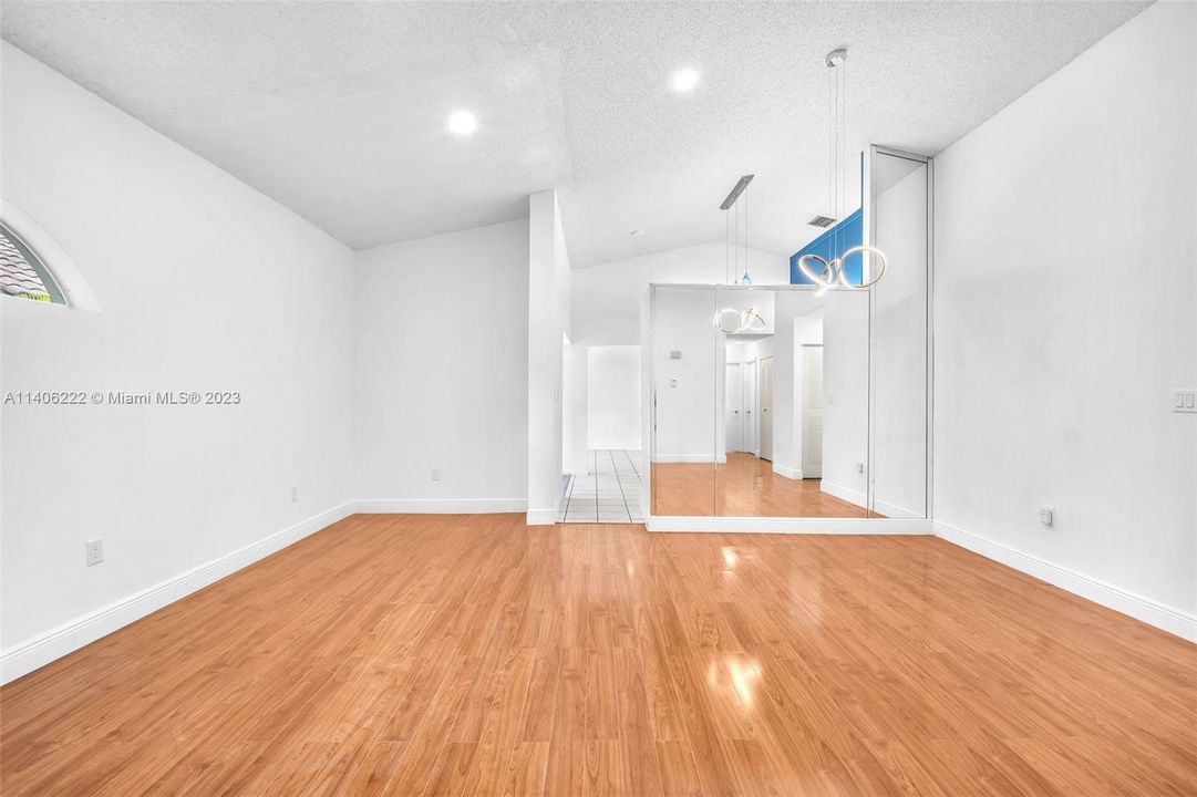 Living/dining room combination