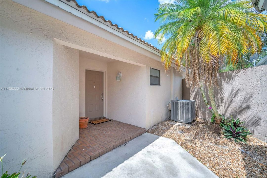 Recently Rented: $3,500 (2 beds, 2 baths, 1742 Square Feet)