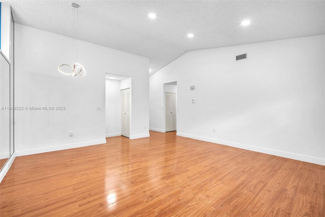 Living room/dining room combination