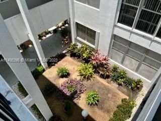 Recently Sold: $163,500 (1 beds, 1 baths, 900 Square Feet)