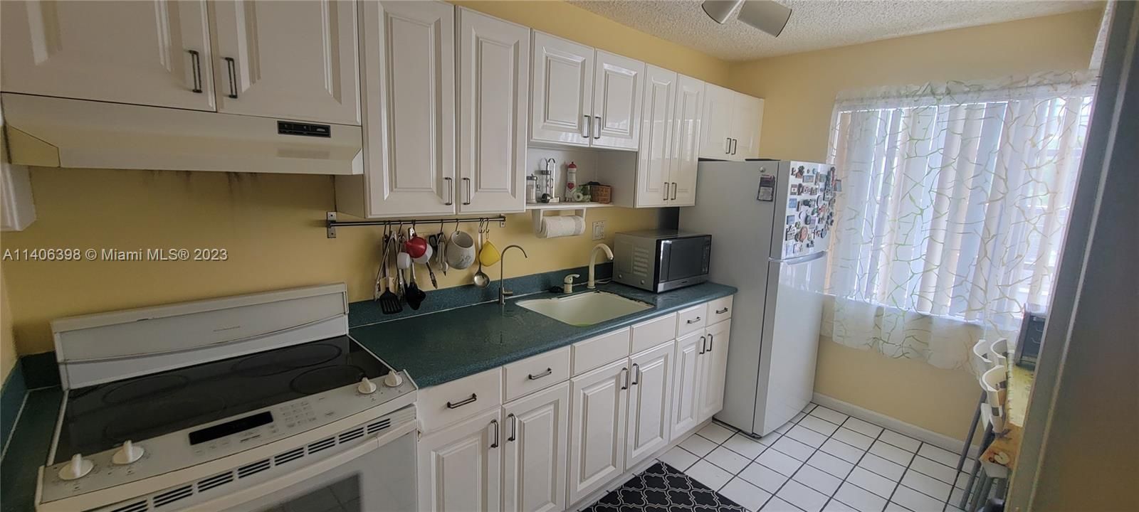Recently Sold: $163,500 (1 beds, 1 baths, 900 Square Feet)
