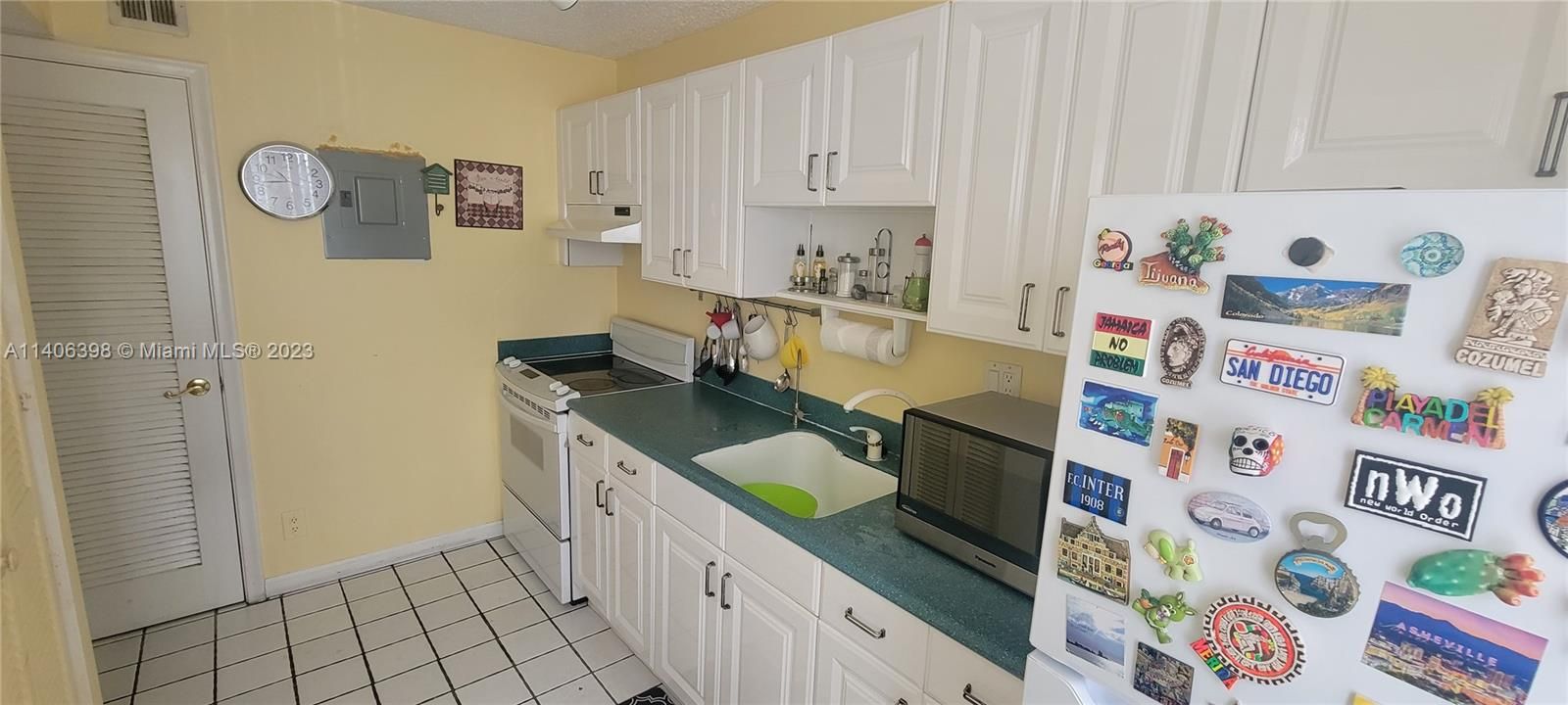 Recently Sold: $163,500 (1 beds, 1 baths, 900 Square Feet)