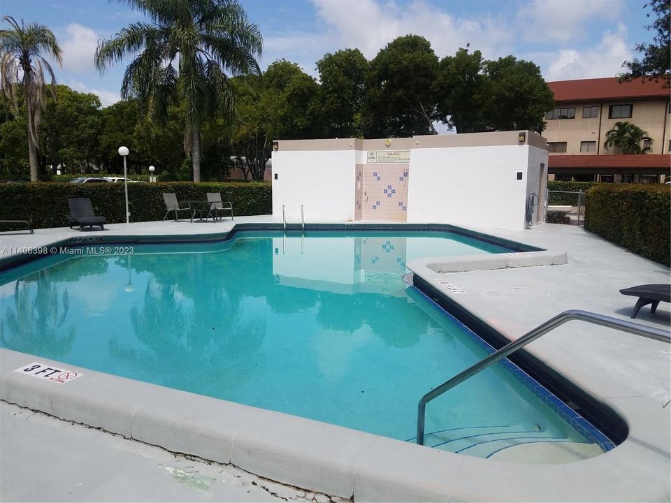 Recently Sold: $163,500 (1 beds, 1 baths, 900 Square Feet)