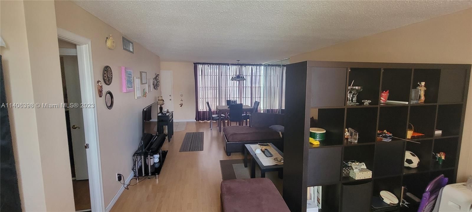 Recently Sold: $163,500 (1 beds, 1 baths, 900 Square Feet)