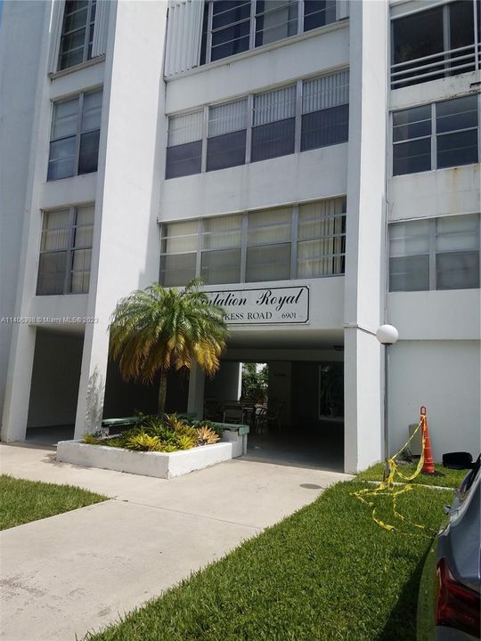 Recently Sold: $163,500 (1 beds, 1 baths, 900 Square Feet)