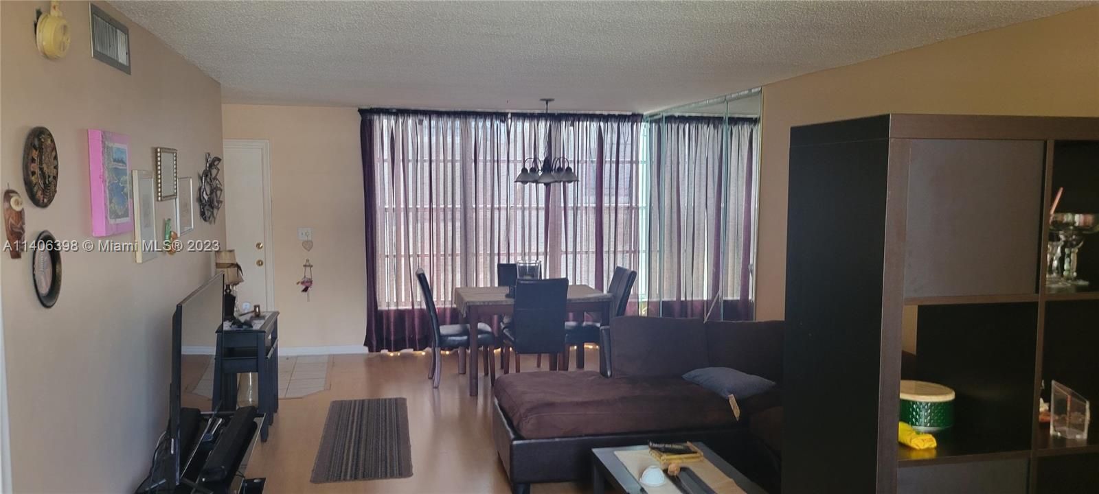 Recently Sold: $163,500 (1 beds, 1 baths, 900 Square Feet)