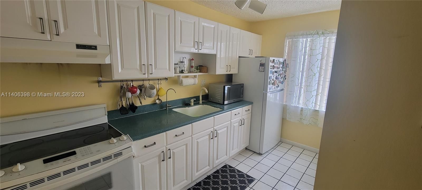 Recently Sold: $163,500 (1 beds, 1 baths, 900 Square Feet)