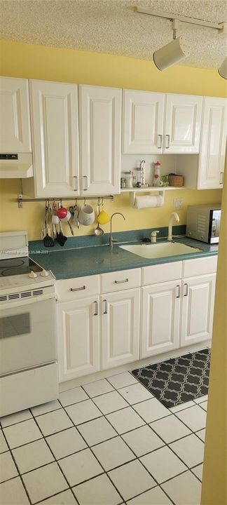 Recently Sold: $163,500 (1 beds, 1 baths, 900 Square Feet)