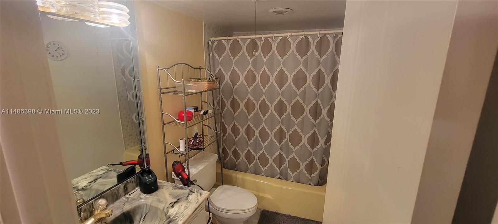 Recently Sold: $163,500 (1 beds, 1 baths, 900 Square Feet)