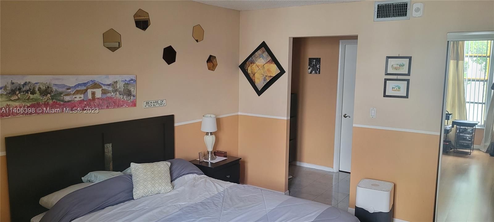 Recently Sold: $163,500 (1 beds, 1 baths, 900 Square Feet)