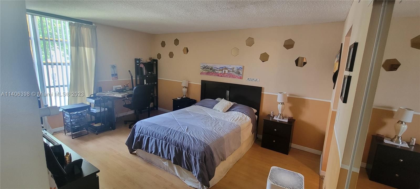 Recently Sold: $163,500 (1 beds, 1 baths, 900 Square Feet)