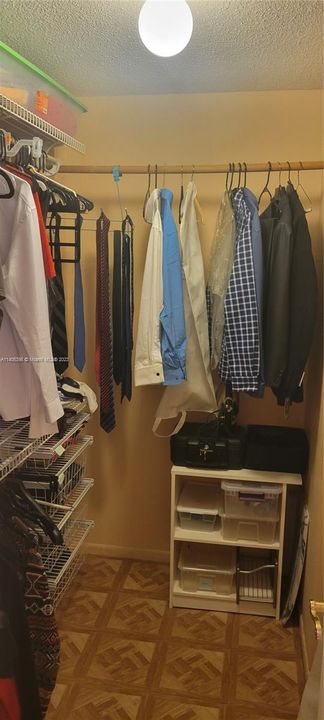 Recently Sold: $163,500 (1 beds, 1 baths, 900 Square Feet)