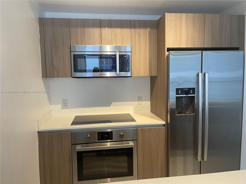 Recently Sold: $620,000 (2 beds, 2 baths, 980 Square Feet)