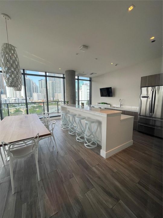 Recently Sold: $620,000 (2 beds, 2 baths, 980 Square Feet)