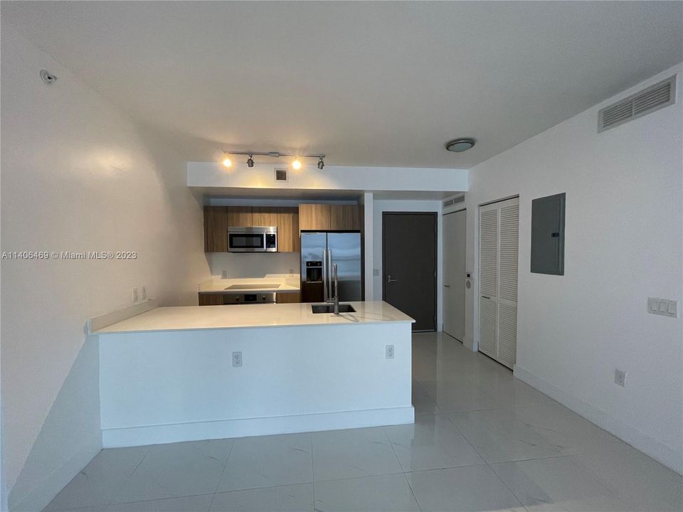 Recently Sold: $620,000 (2 beds, 2 baths, 980 Square Feet)