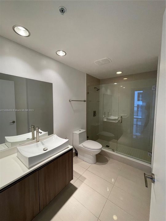 Recently Sold: $620,000 (2 beds, 2 baths, 980 Square Feet)