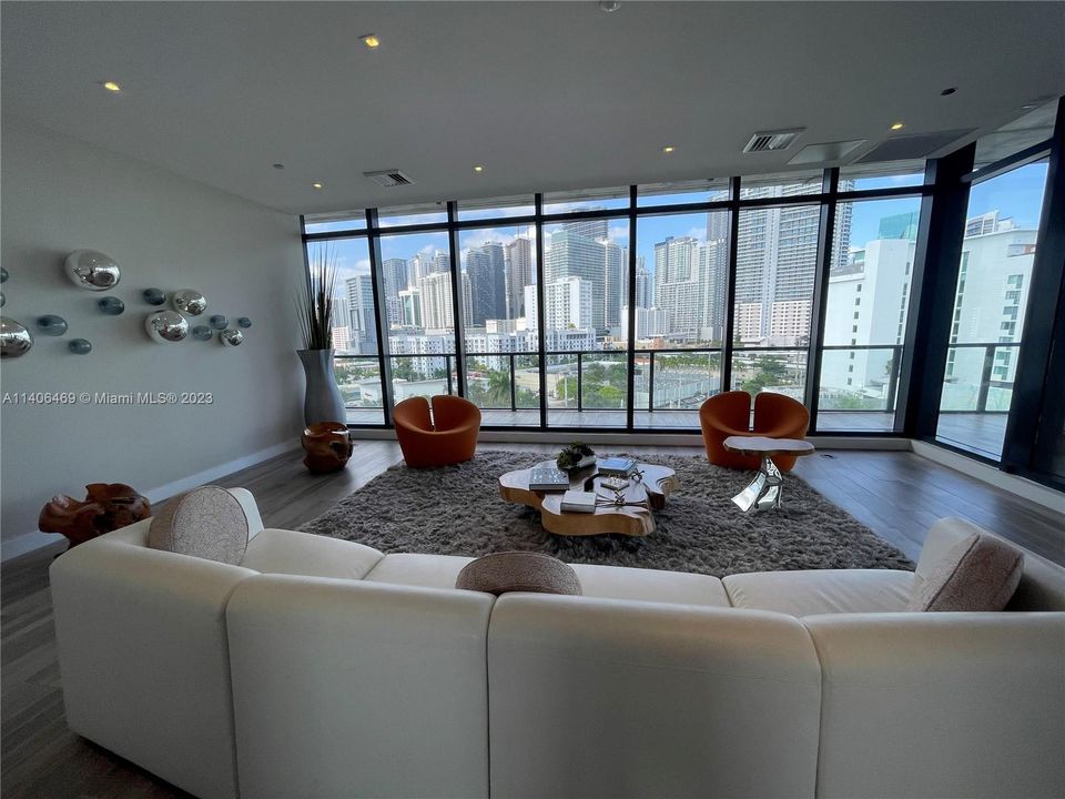 Recently Sold: $620,000 (2 beds, 2 baths, 980 Square Feet)