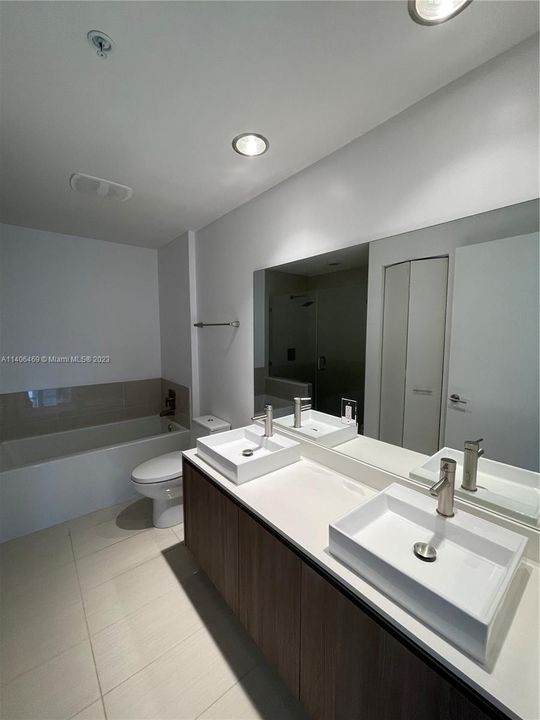 Recently Sold: $620,000 (2 beds, 2 baths, 980 Square Feet)