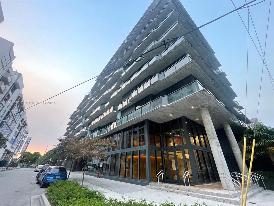 Recently Sold: $620,000 (2 beds, 2 baths, 980 Square Feet)