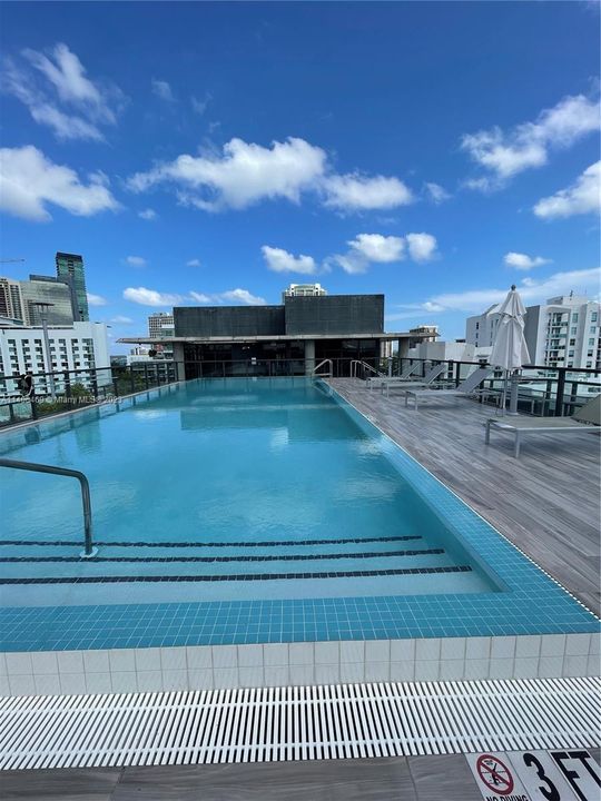 Recently Sold: $620,000 (2 beds, 2 baths, 980 Square Feet)