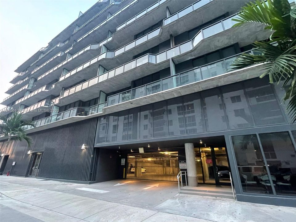 Recently Sold: $620,000 (2 beds, 2 baths, 980 Square Feet)