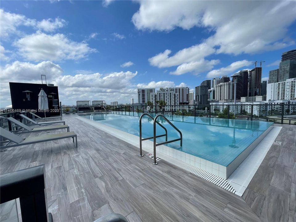 Recently Sold: $620,000 (2 beds, 2 baths, 980 Square Feet)