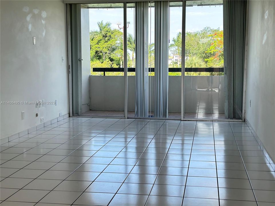 Recently Rented: $2,400 (2 beds, 2 baths, 1095 Square Feet)