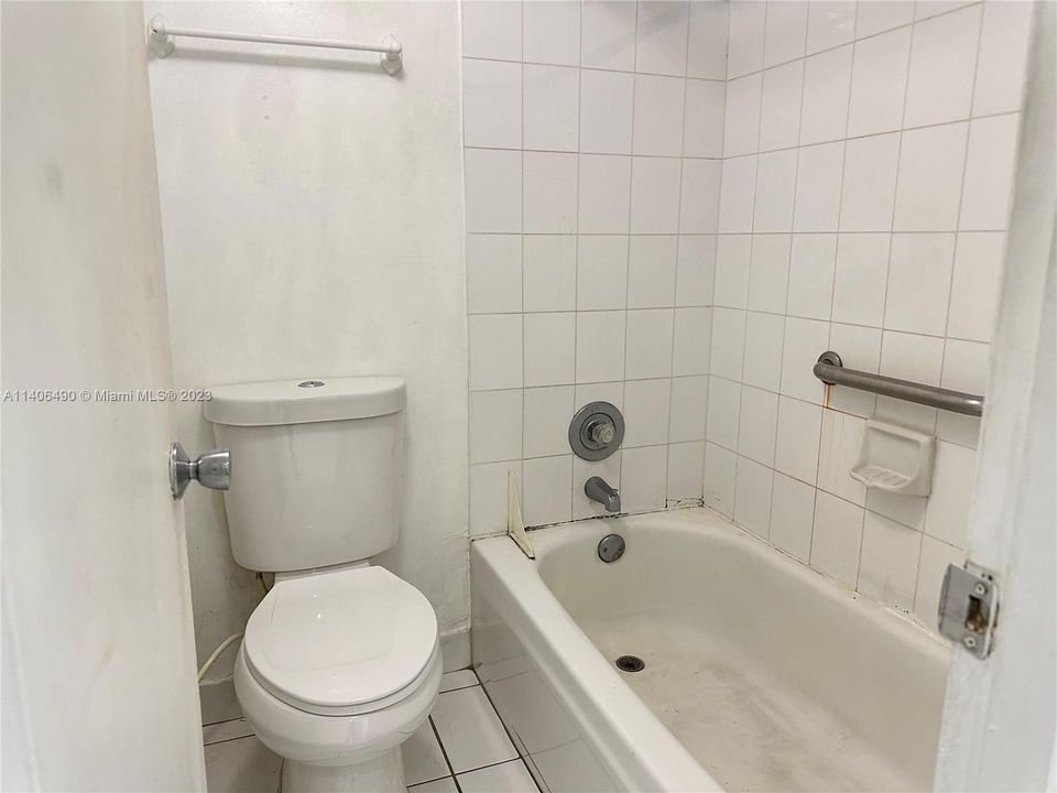 Recently Rented: $2,400 (2 beds, 2 baths, 1095 Square Feet)