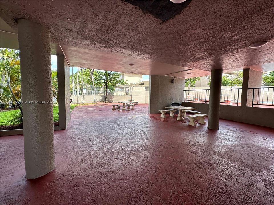 Recently Rented: $2,400 (2 beds, 2 baths, 1095 Square Feet)