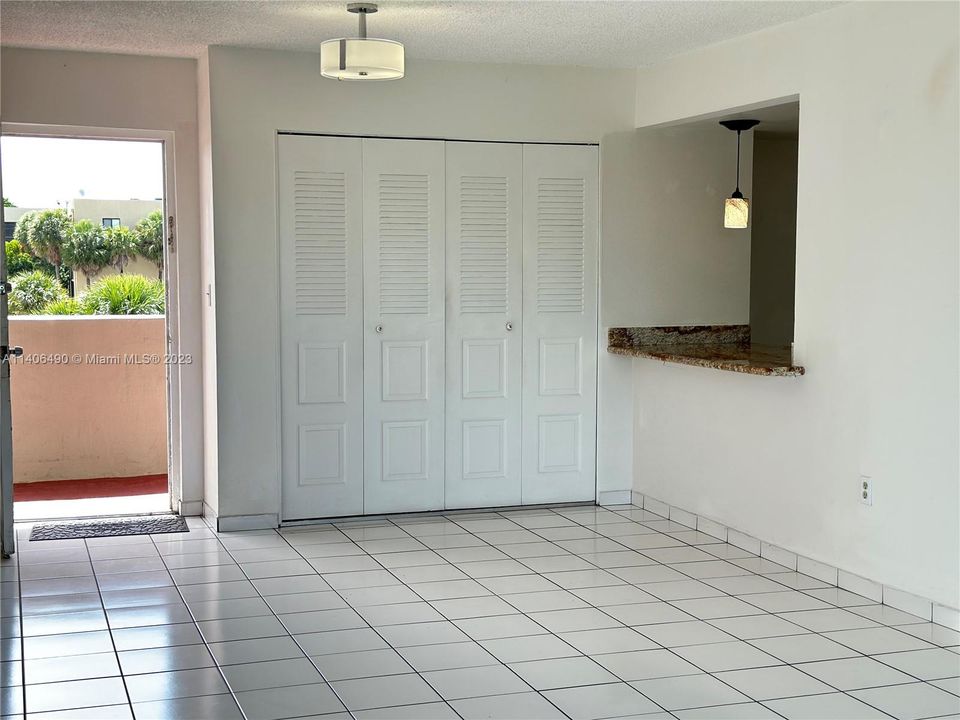 Recently Rented: $2,400 (2 beds, 2 baths, 1095 Square Feet)